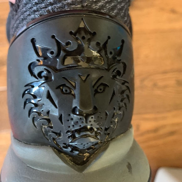 Mens Nike LeBron James The Lion Tennis Shoes - Picture 2 of 4